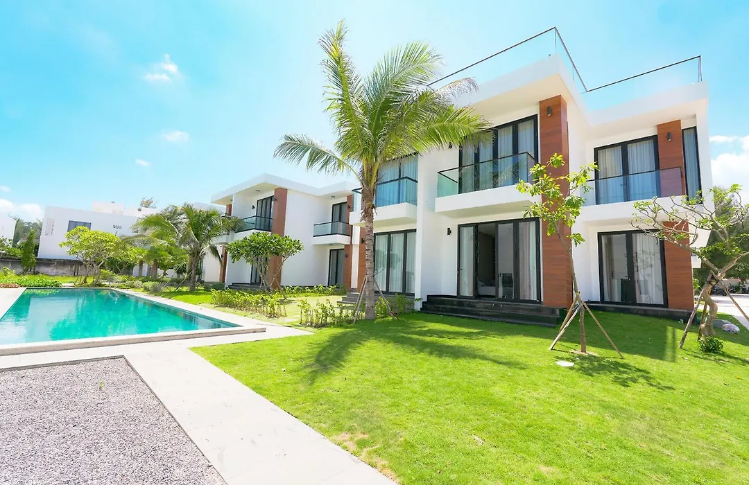 Biệt thự mặt tiền biển Saint Simeon Resort-1